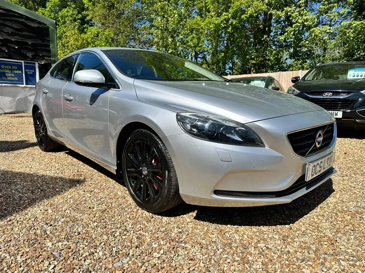 Begagnad Volvo V40 SE Lux 2013 Silver Halvkombi