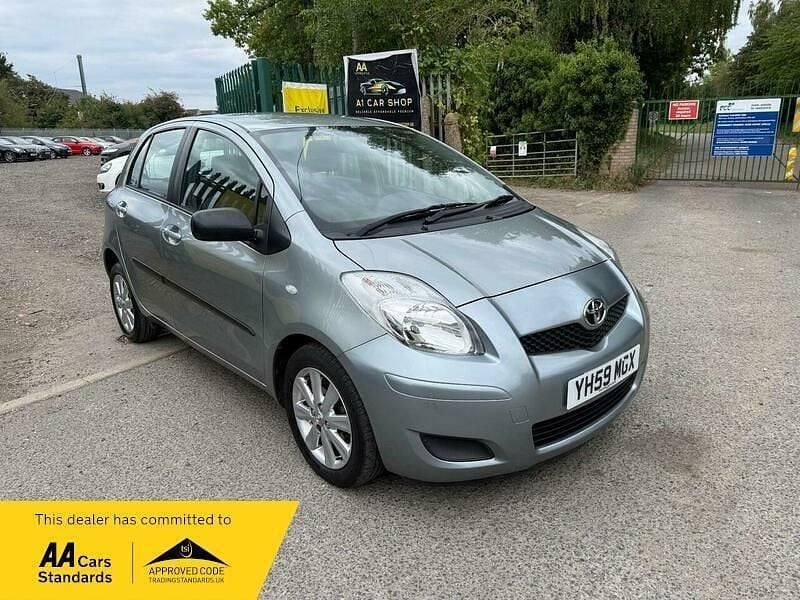 Silver Used 2009 Toyota Yaris Hatchback | £2,995 (Fair price) - Image 1/4