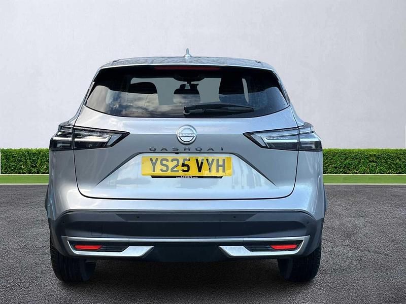 Used Nissan Qashqai Acenta Premium 140 HP (102 kW) 2025 Silver SUV