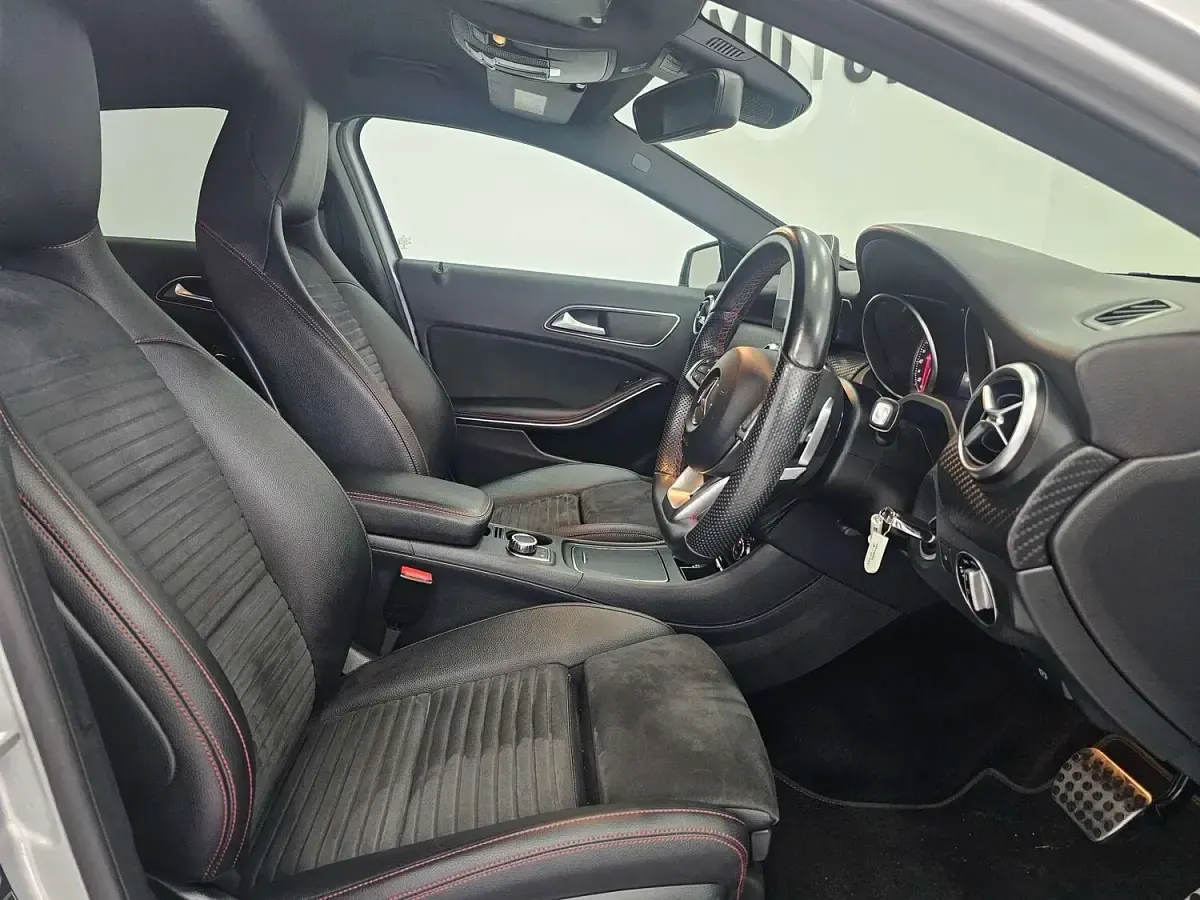Used Mercedes A200 AMG Line Premium 136 HP (100 kW) 2017 Silver Hatchback