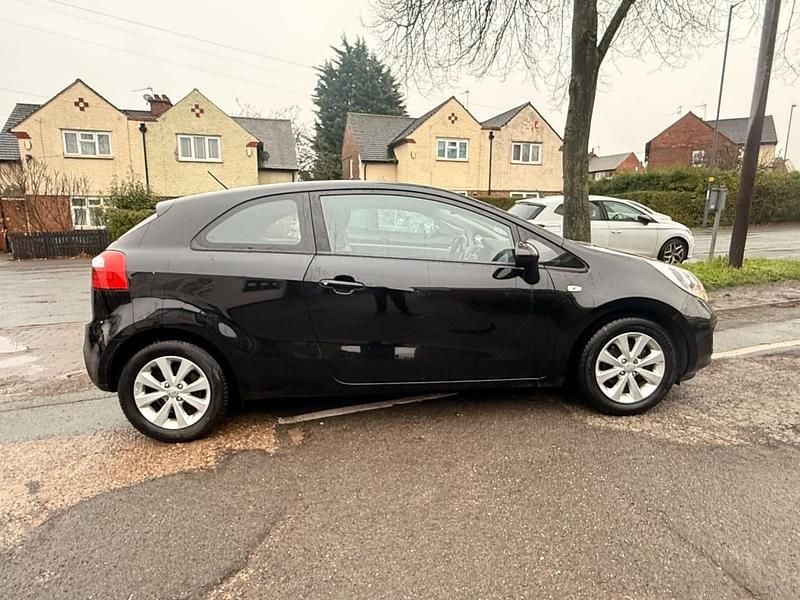 Used Kia Rio 85 HP (62 kW) 2014 Black Hatchback