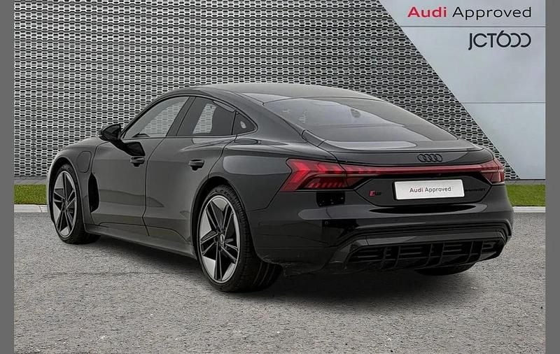 Second-hand Audi e-tron GT quattro Comfort 475 kW (646 CP) 2021 Negru Berlinǎ