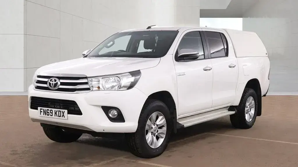 Used Toyota HiLux 150 HP (110 kW) 2019 White Pickup