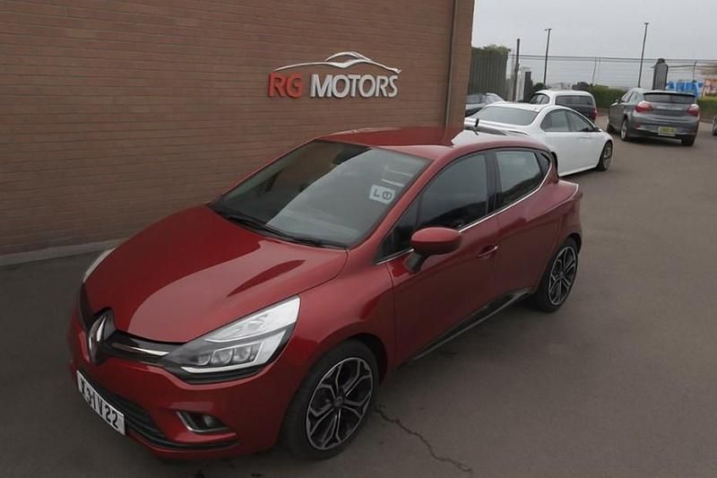 Red Used 2018 Renault Clio IV Signature Hatchback | £4,995 (Fair price) - Image 1/1