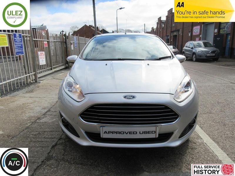 Silver Used 2014 Ford Fiesta Zetec Hatchback | £3,499 (Good price) - Image 1/4