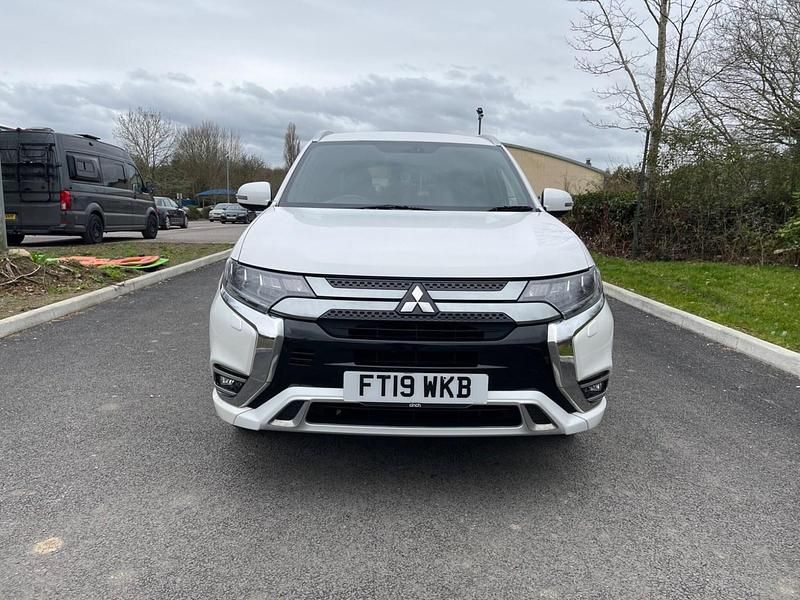 Used Mitsubishi Outlander P-HEV 2019 White Estate