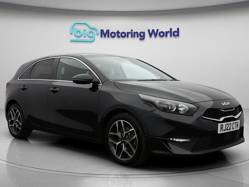 Black Used 2022 Kia Ceed Hatchback | £13,200 (Good price) - Image 1/4