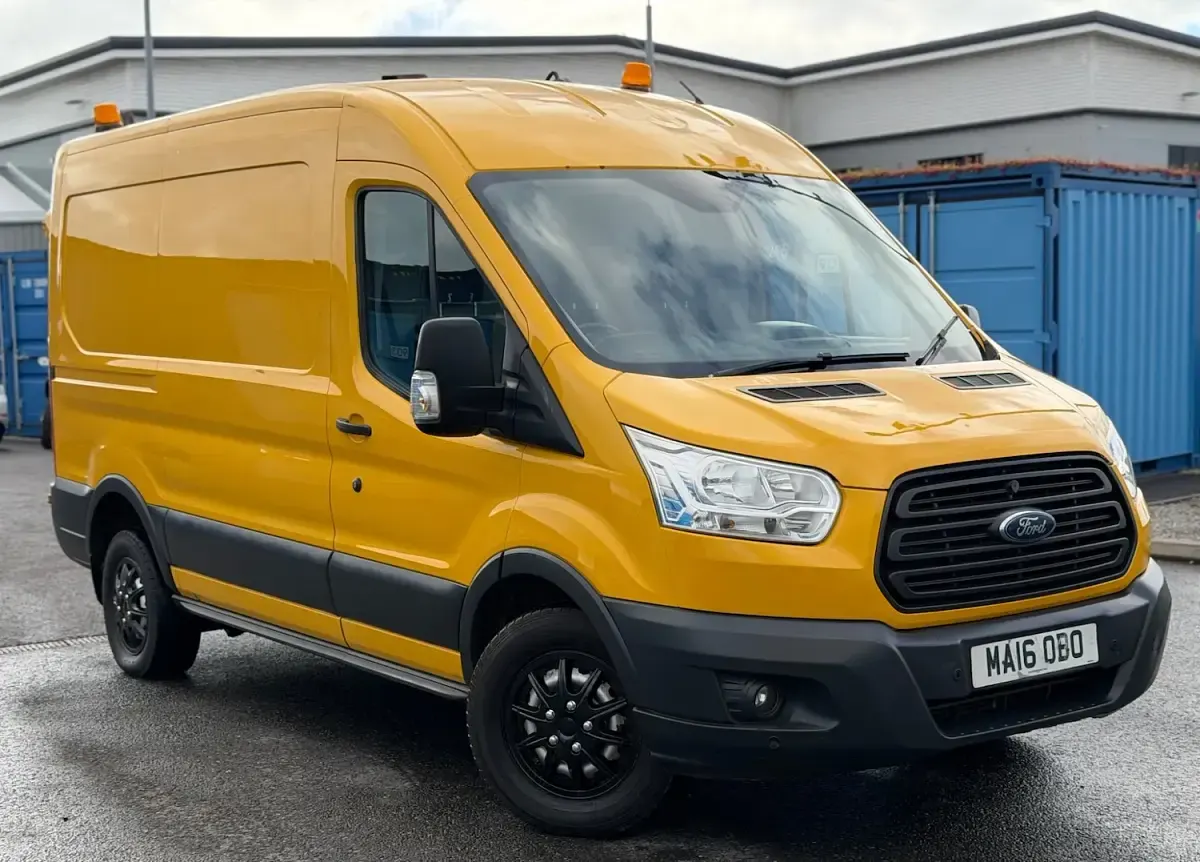 Used Ford Transit 125 HP (91 kW) 2016 Yellow Van