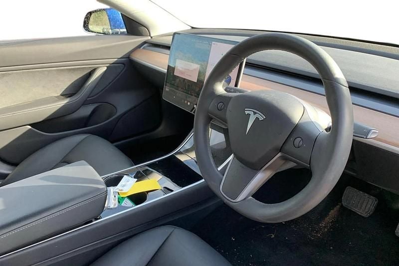 Used Tesla Model 3 Standard Range 239 kW (325 HP) 2019 Blue Sedan