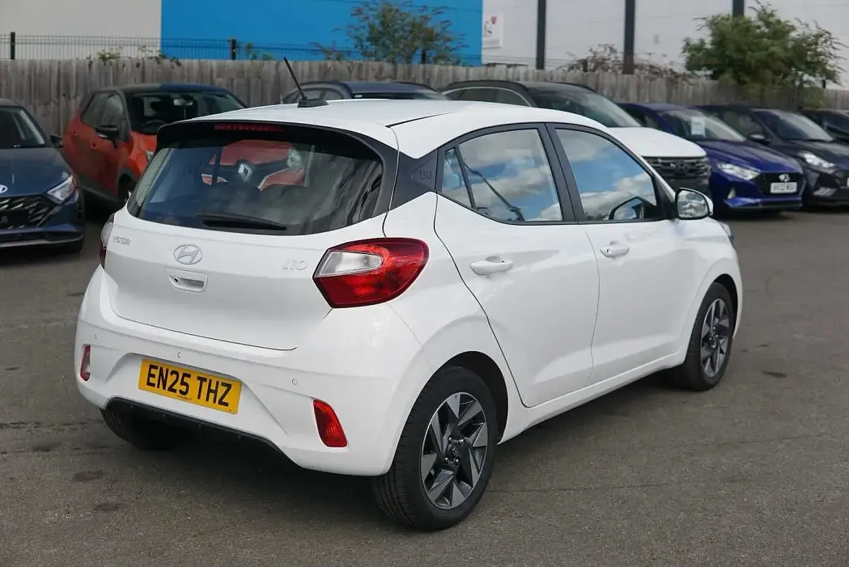 Usado Hyundai i10 Advanced 63 HP (46 kW) 2025 Branco Citadino