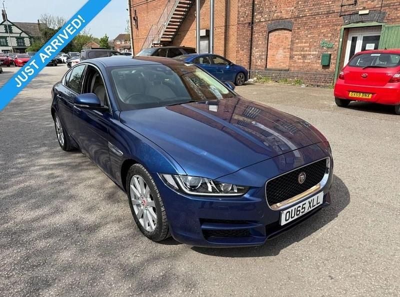 Used Jaguar XE SE 200 HP (147 kW) 2015 Blue Sedan