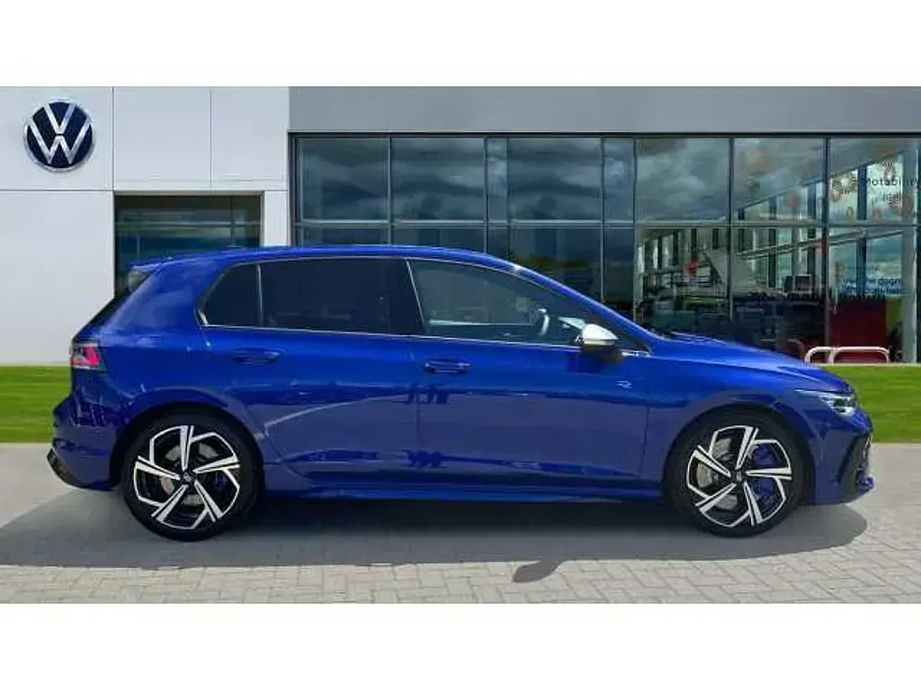 Used VW Golf VIII R 333 HP (244 kW) 2025 Lapiz blue premium metallic Hatchback