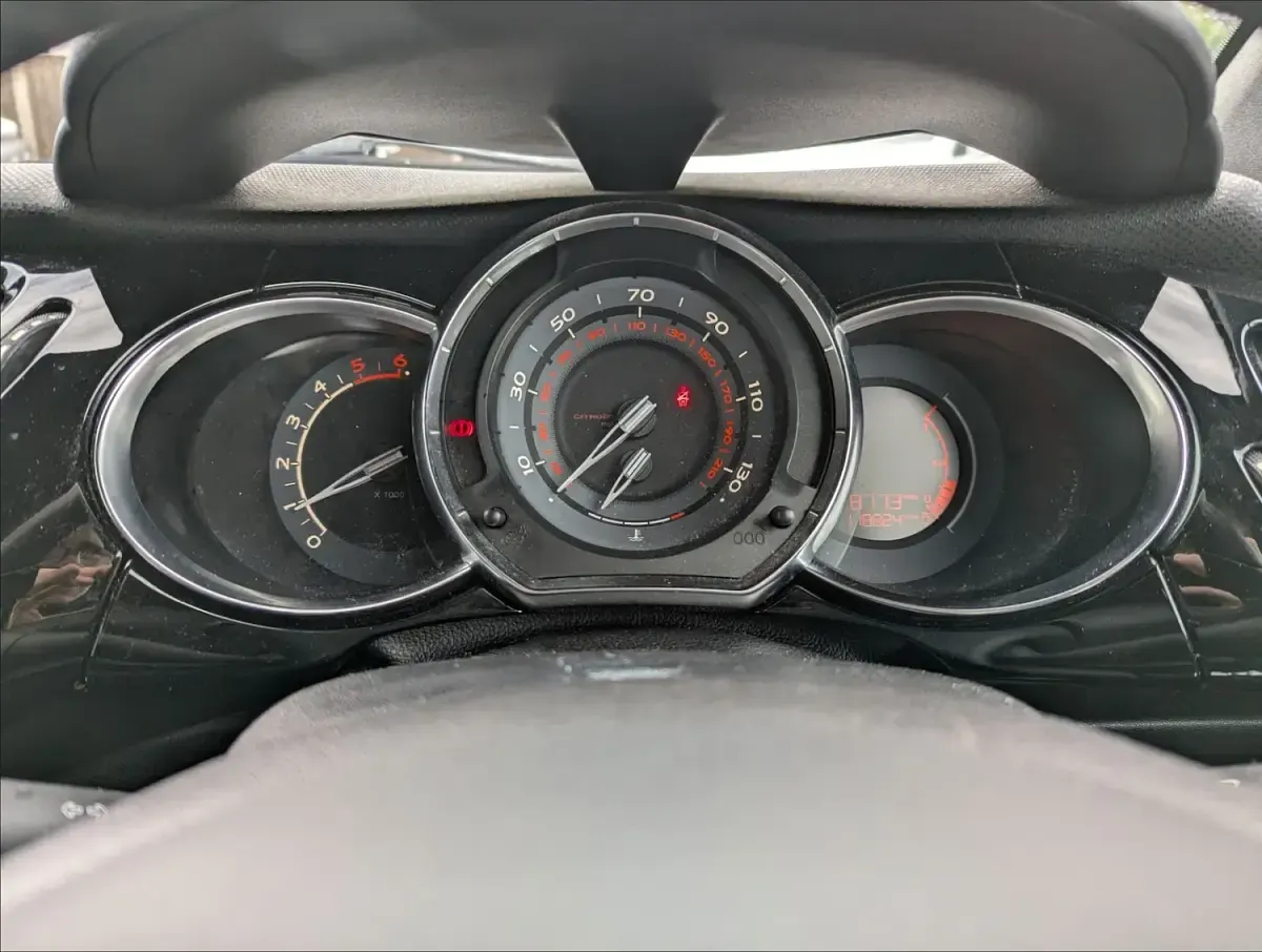 Used Citroën DS3 110 HP (80 kW) 2011 White Hatchback