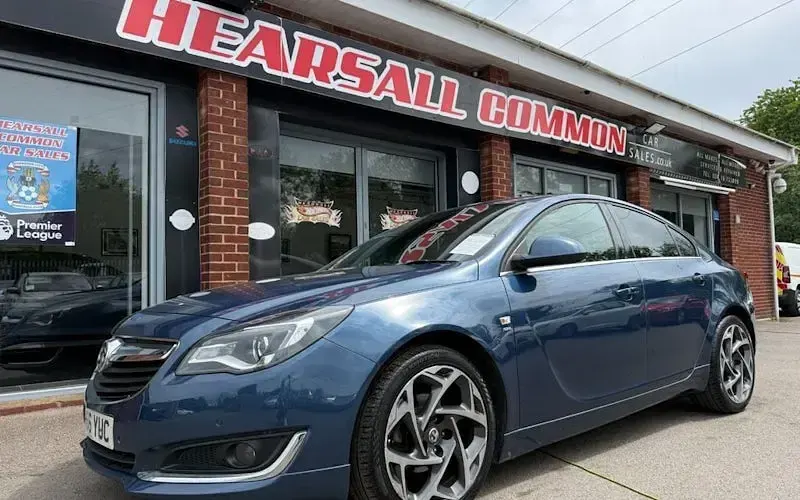 Begagnad Vauxhall Insignia SRi 136 HK (100 kW) 2016 Halvkombi