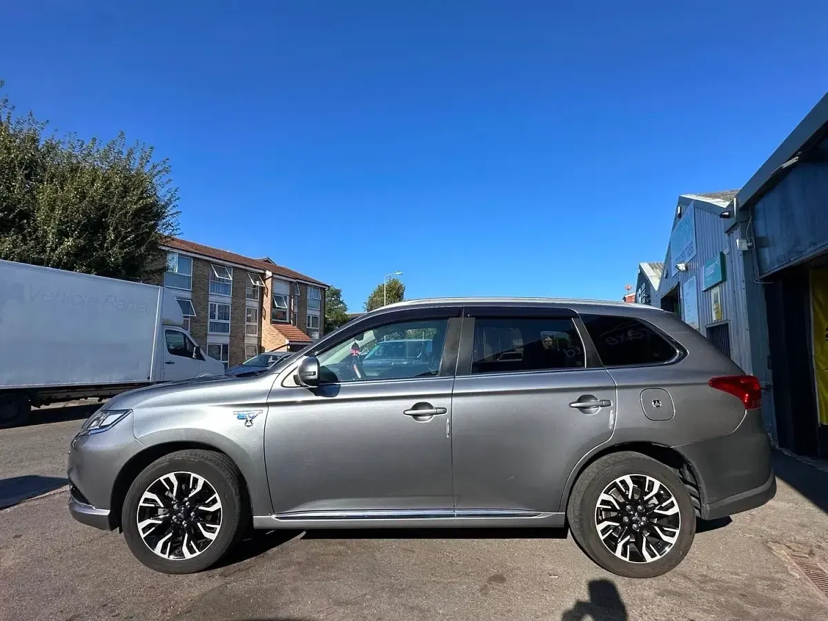 Used Mitsubishi Outlander P-HEV 2017 Grey Estate