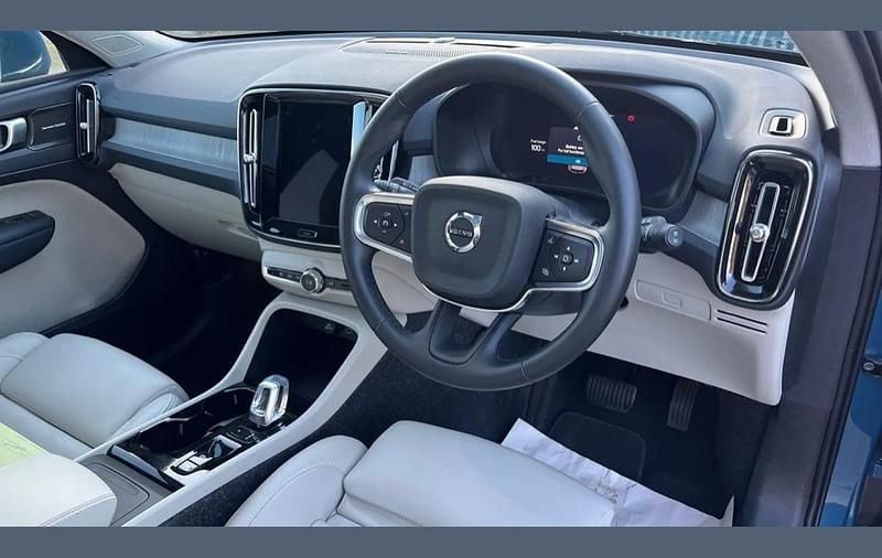 Used Volvo XC40 Ultra 194 HP (142 kW) 2025 Blue SUV