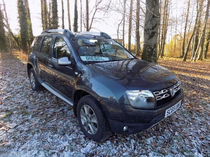 Grey Used 2015 Dacia Duster Lauréate Hatchback | £5,895 (Good price) - Image 1/4