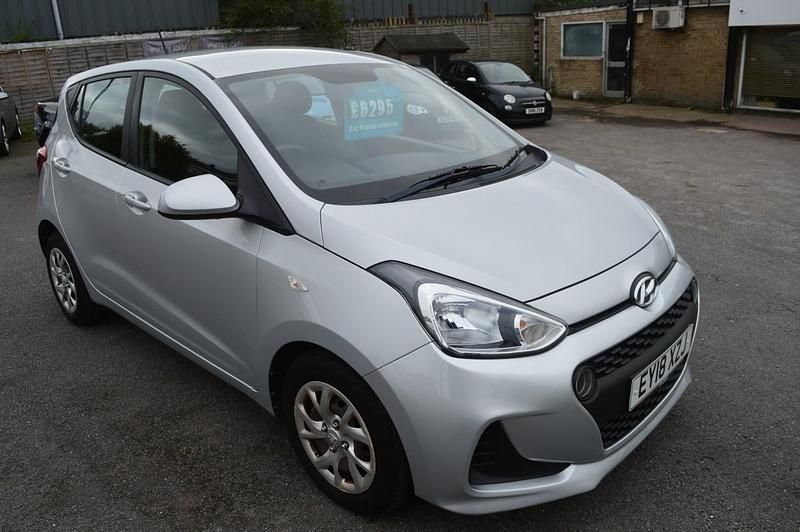 Silver Used 2018 Hyundai i10 SE Hatchback | £6,295 (Good price) - Image 1/4