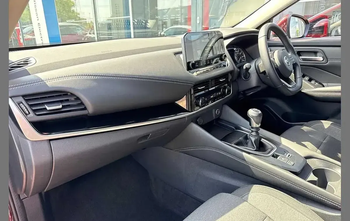 Used Nissan Qashqai N-Connecta 138 HP (101 kW) 2022 Red SUV
