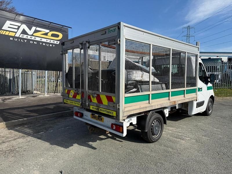 Begagnad Vauxhall Movano 110 HK (80 kW) 2018 Vit Minibuss