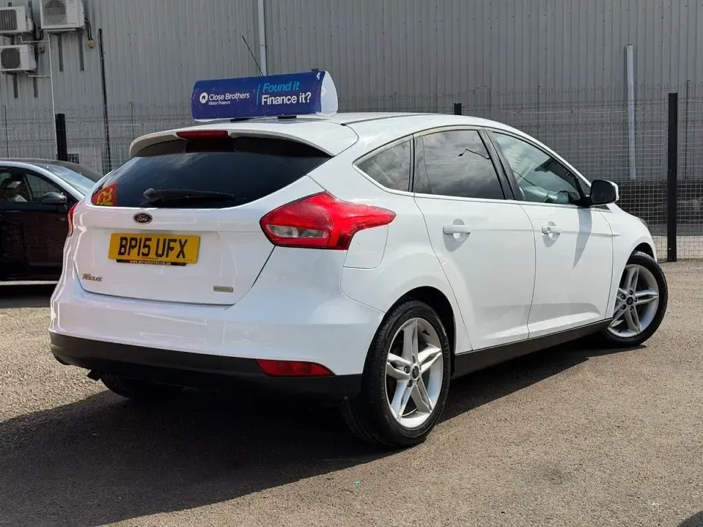 Used Ford Focus Zetec 2015 White Hatchback