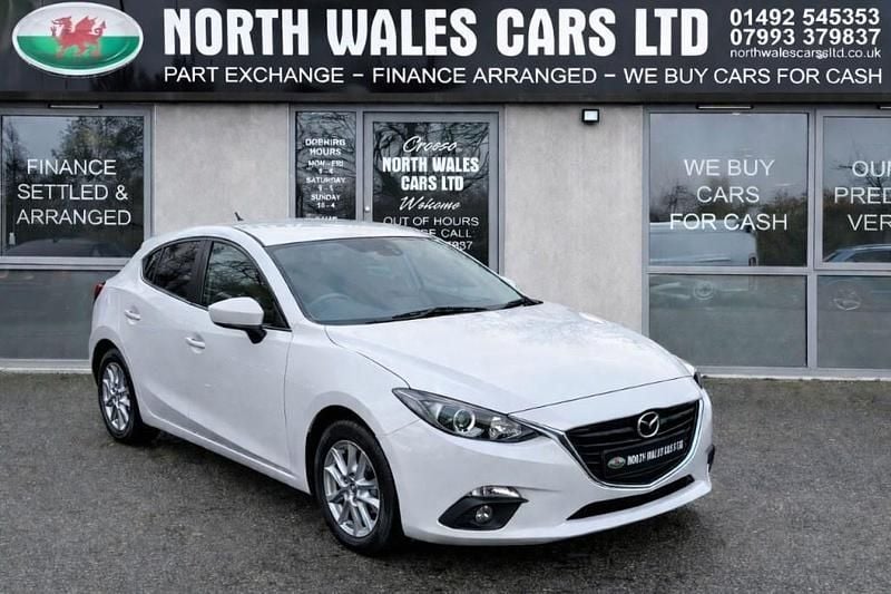 Used Mazda 3 2016 White Hatchback