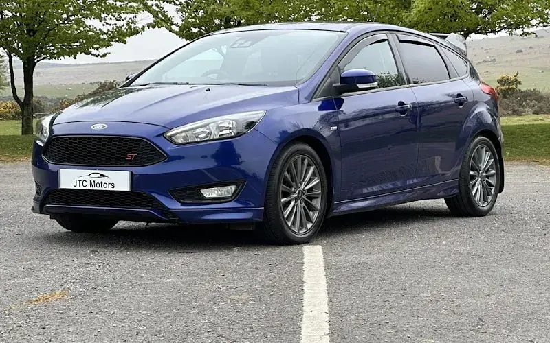 Used Ford Focus ST-Line 120 HP (88 kW) 2016 Blue Hatchback