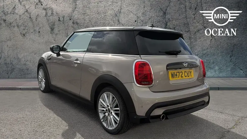 Usado Mini Cooper Exclusive 134 CV (98 kW) 2022 Gris Utilitario