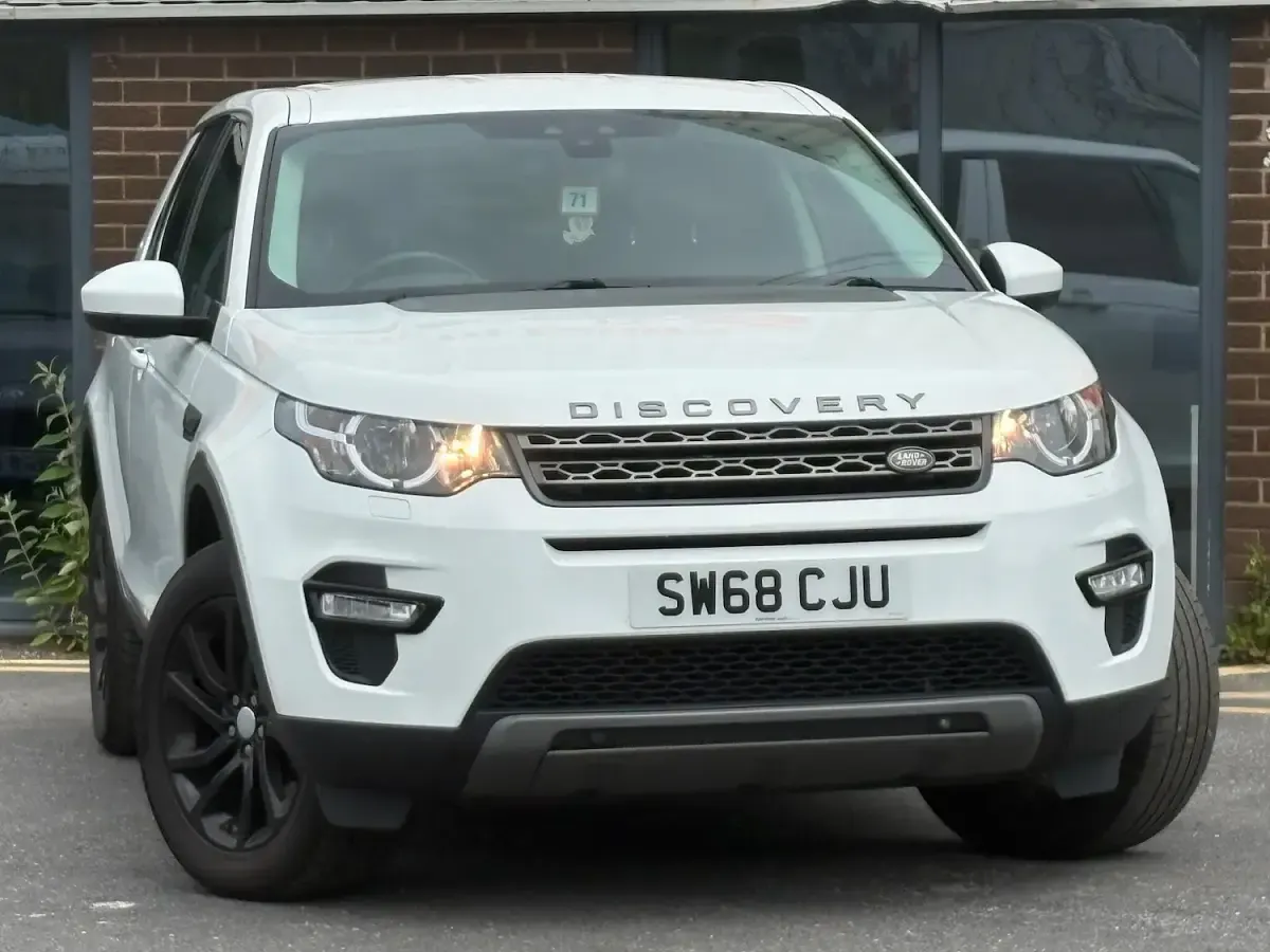 Used Land Rover Discovery Sport SE 180 HP (132 kW) 2018 White SUV