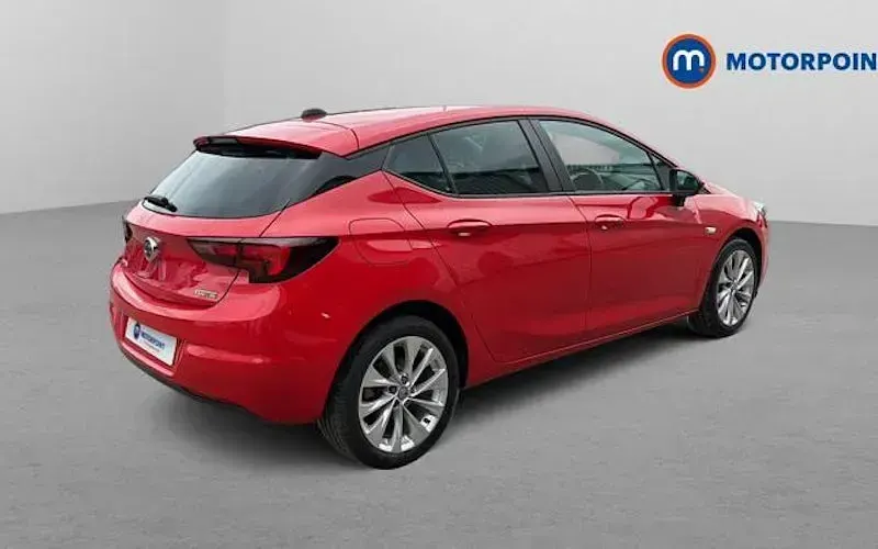 Used Vauxhall Astra 105 HP (77 kW) 2019 Red Hatchback