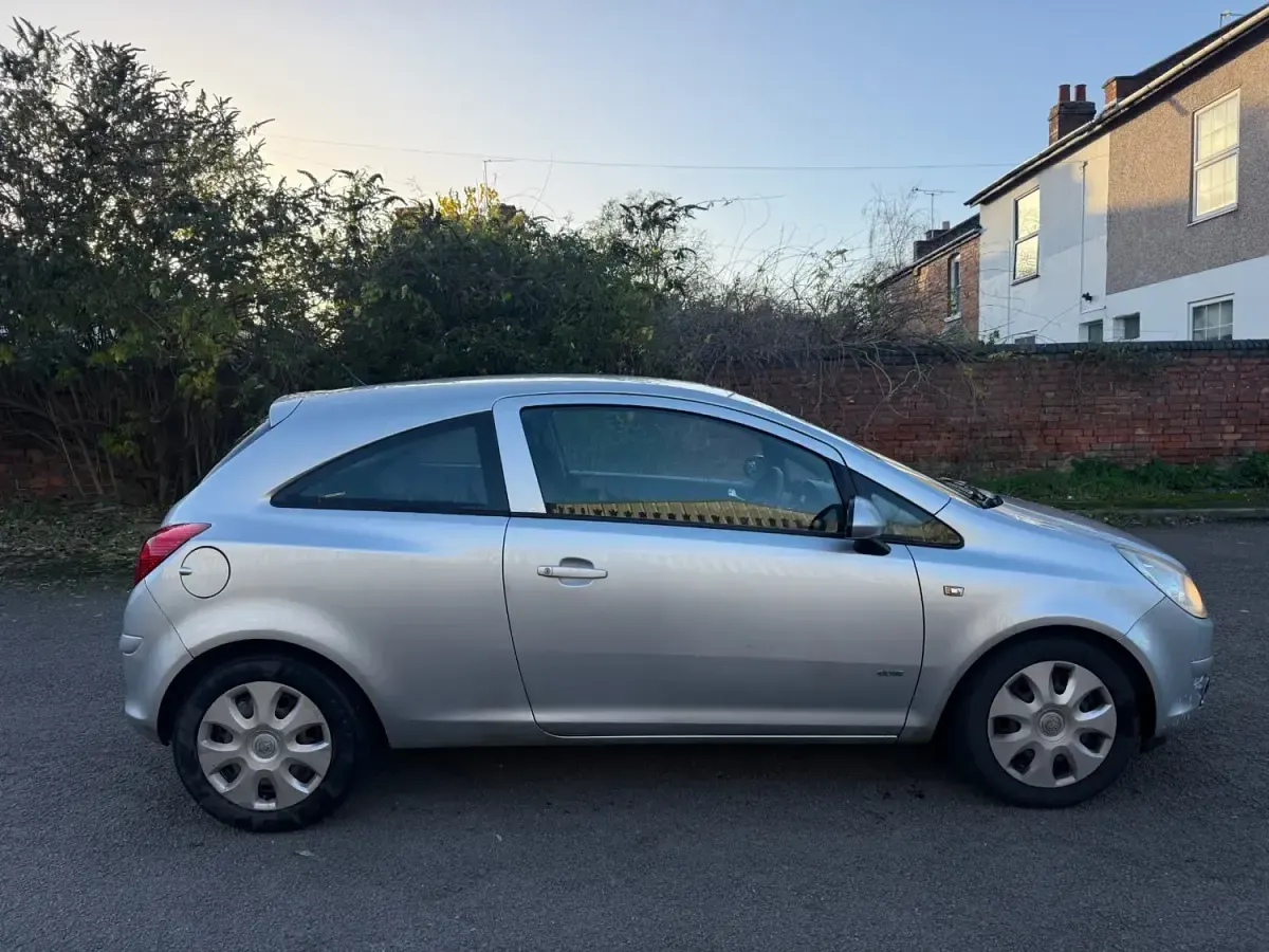 Używany Vauxhall Corsa Club 2009 Srebrny Hatchback