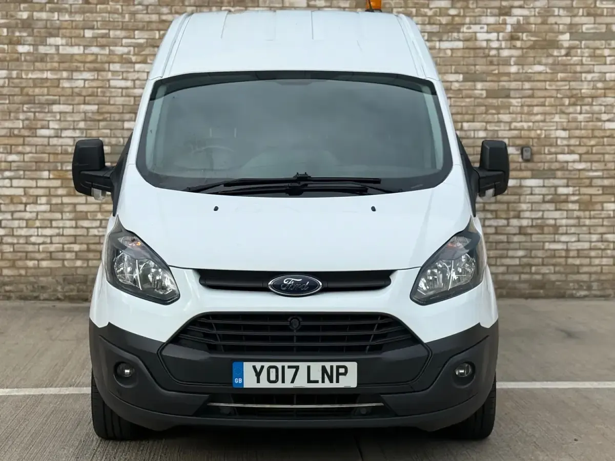 Used Ford Transit Custom 105 HP (77 kW) 2017 White Van