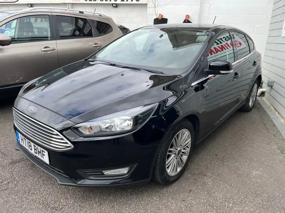 Używany Ford Focus Zetec 125 KM (91 kW) 2018 Czarny Hatchback