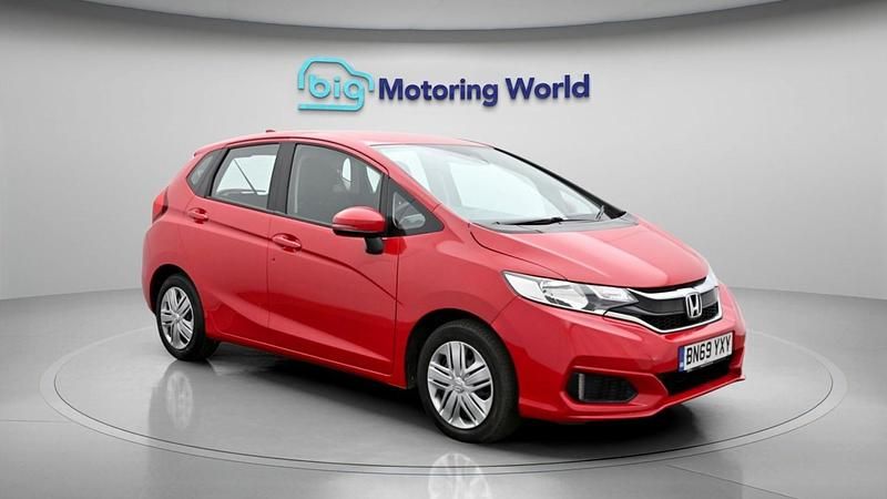 Used Honda Jazz S 102 HP (75 kW) 2019 Red Hatchback