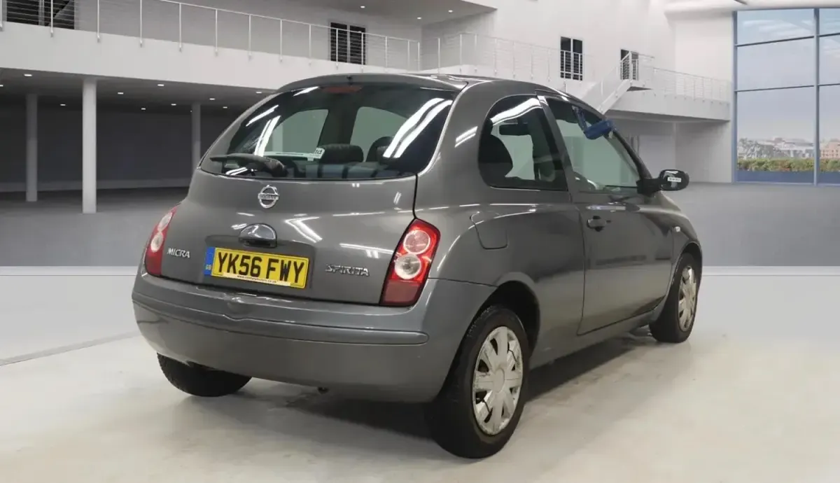 Begagnad Nissan Micra 80 HK (58 kW) 2006 Grå Halvkombi