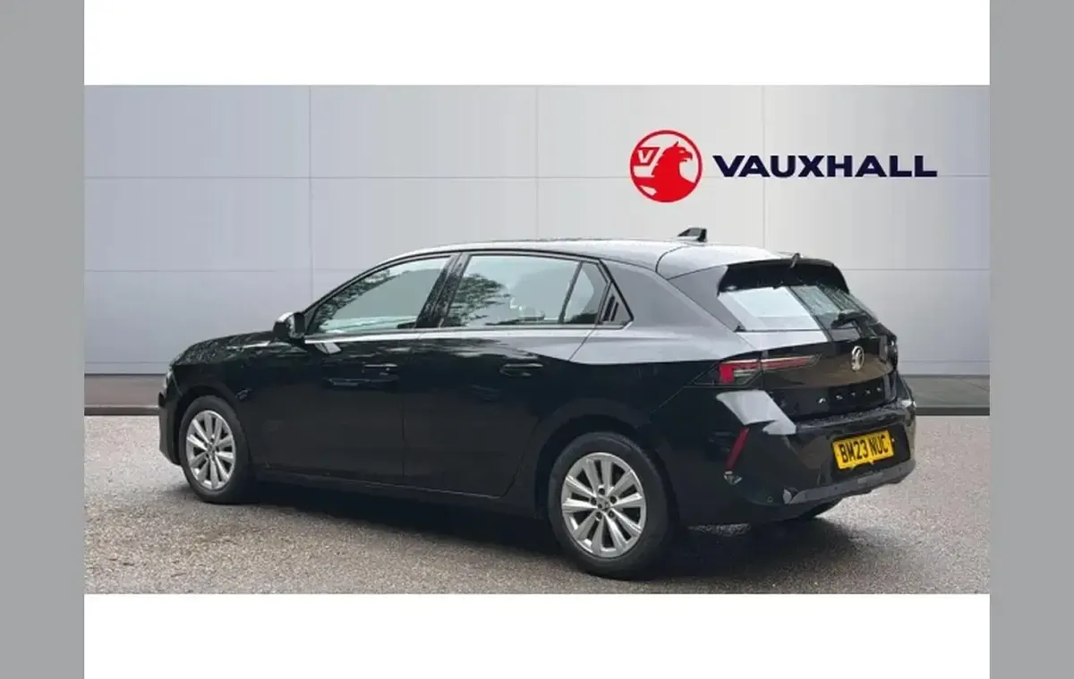 Used Vauxhall Astra Design Edition 108 HP (79 kW) 2023 Black Hatchback
