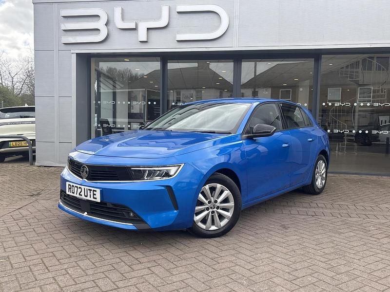 Used Vauxhall Astra Design Edition 128 HP (94 kW) 2022 Blue Hatchback