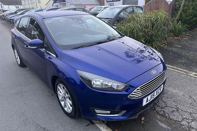 Used Ford Focus Titanium 125 HP (91 kW) 2015 Grey Hatchback
