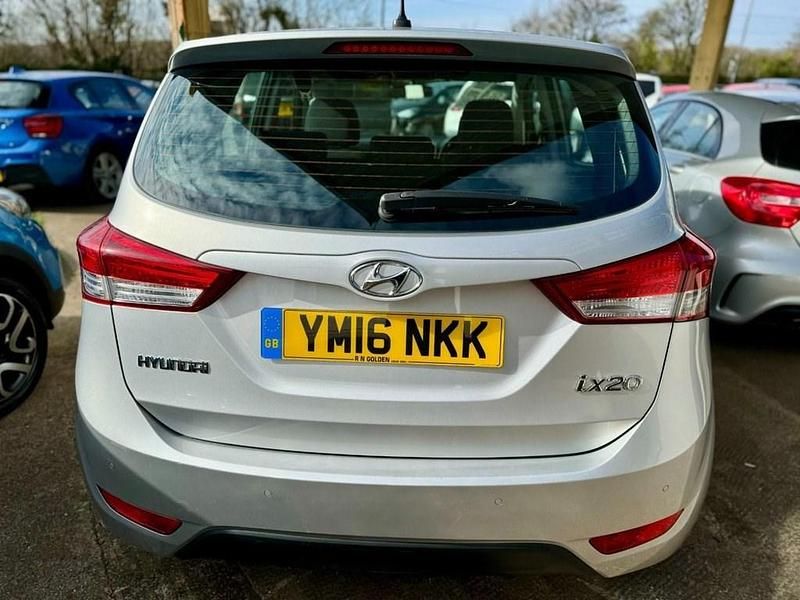Used Hyundai ix20 SE 90 HP (66 kW) 2016 Silver Hatchback