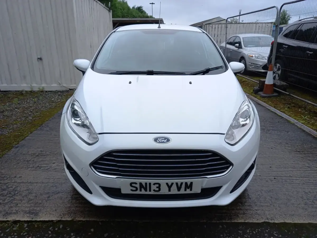 Used Ford Fiesta Zetec 2013 White Hatchback