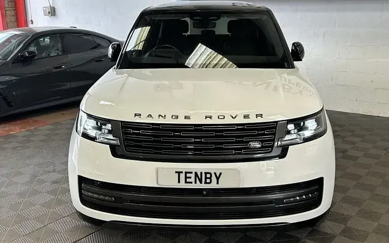 Used Land Rover Range Rover HSE 441 HP (324 kW) 2023 White SUV