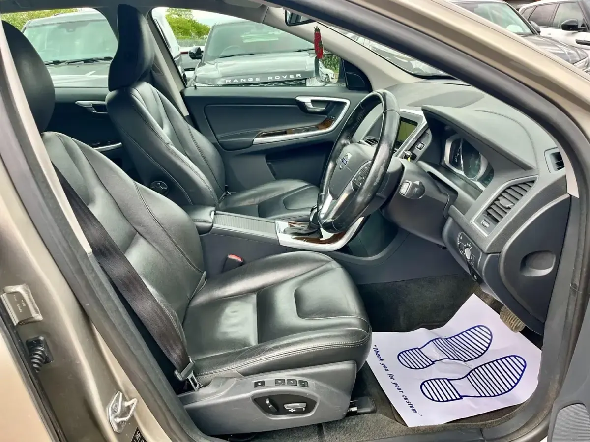 Begagnad Volvo XC60 SE Lux 215 HK (158 kW) 2013 Guld SUV