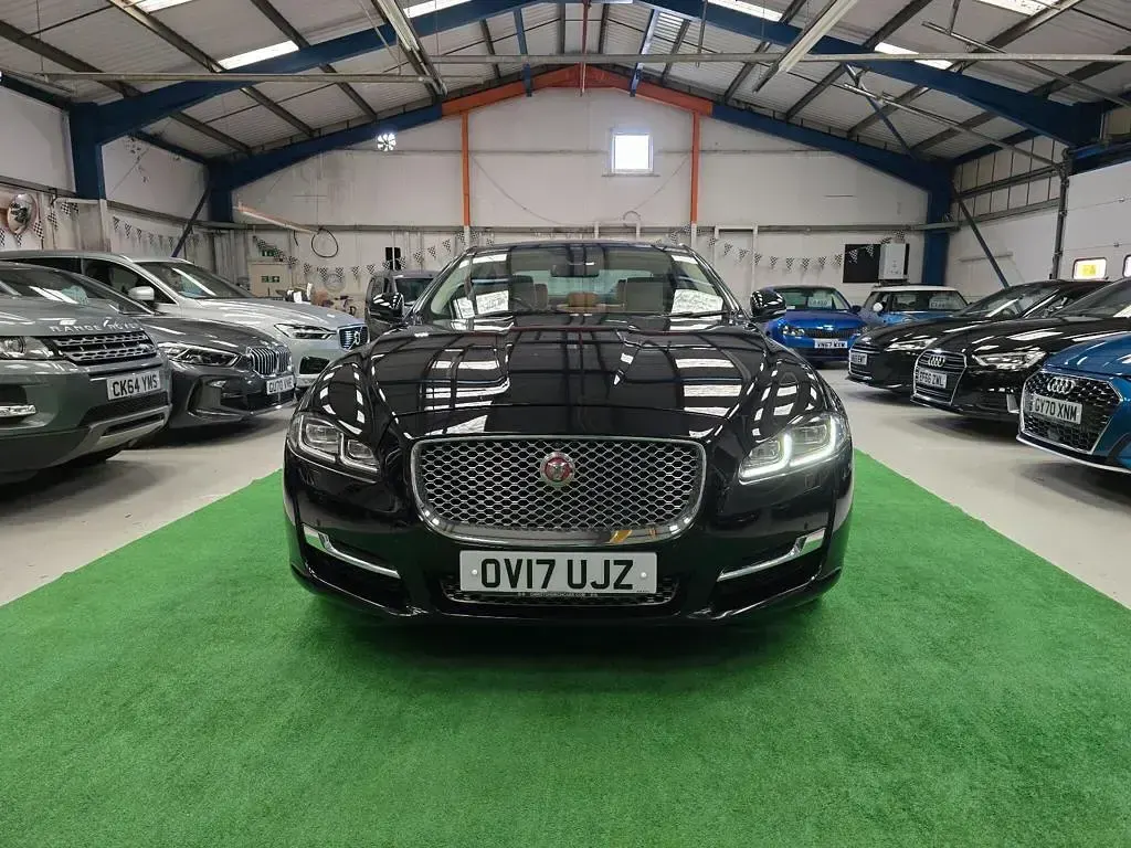 Used Jaguar XJ Portfolio 300 HP (220 kW) 2017 Black Sedan