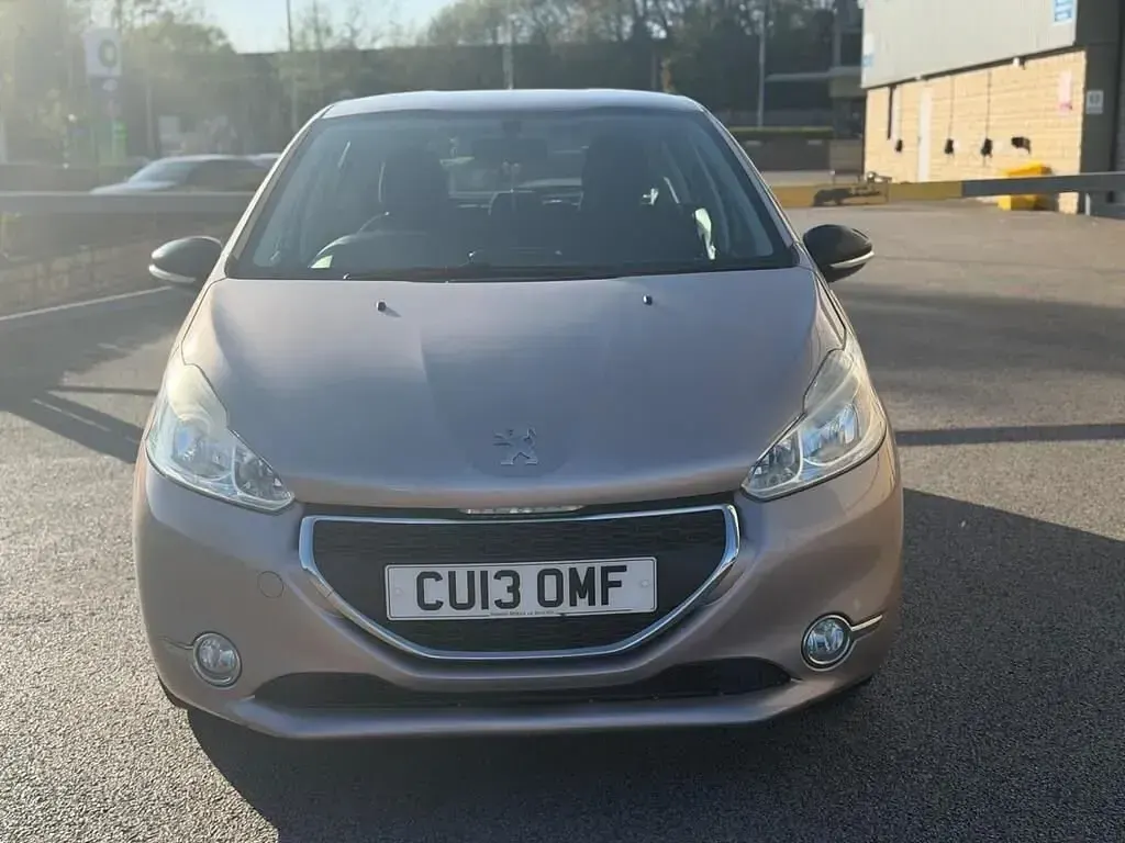 Used Peugeot 208 Active 82 HP (60 kW) 2013 Pink Hatchback