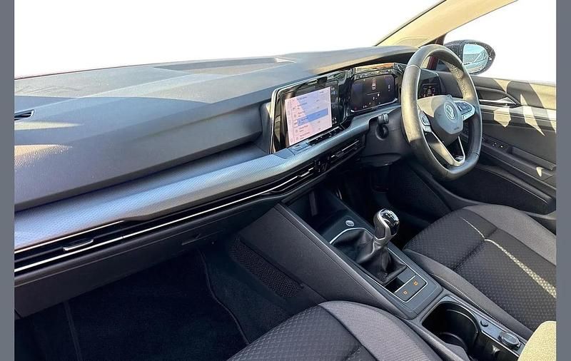 Second-hand VW Golf VIII Active 130 CP (95 kW) 2021 Roșu Hatchback