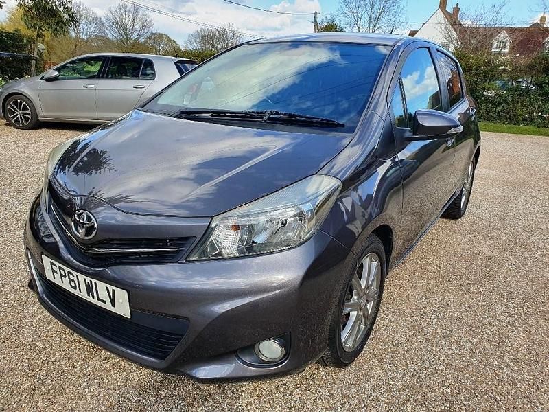Used Toyota Yaris SR 99 HP (72 kW) 2012 Grey Hatchback