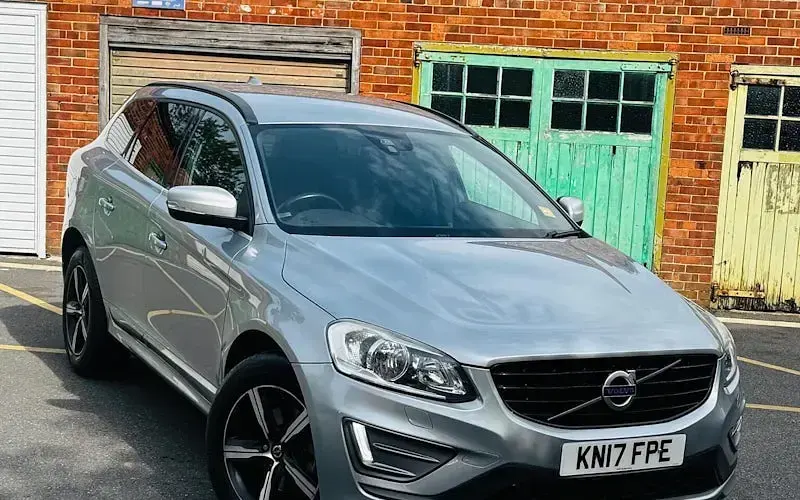 Used Volvo XC60 R-Design 190 HP (139 kW) 2017 SUV