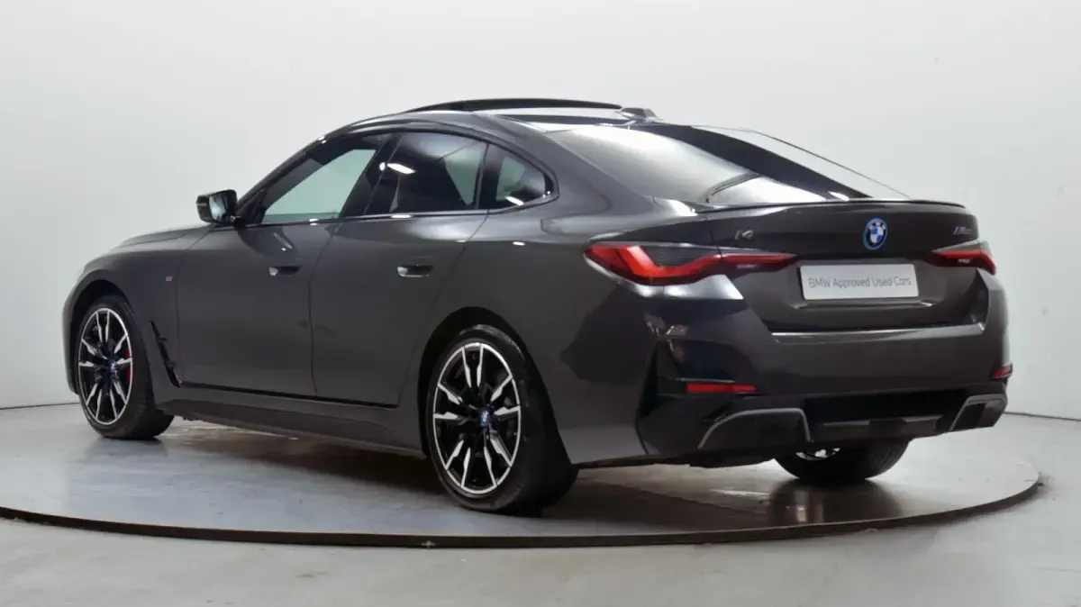 Begagnad BMW i4 Shadowline 400 kW (544 HK) 2023 Grå Sedan