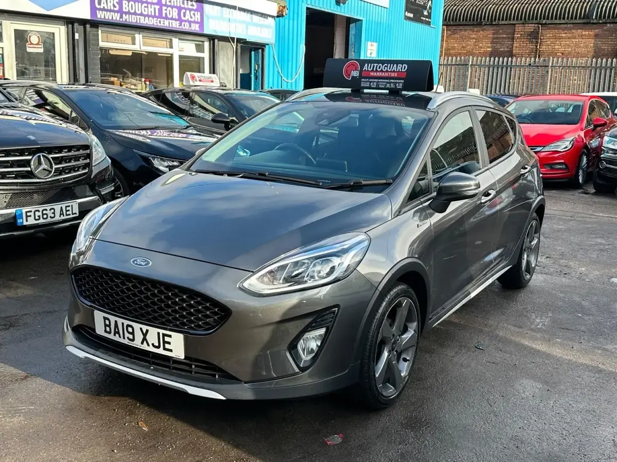 Second-hand Ford Fiesta Active 100 CP (73 kW) 2019 Gri Hatchback