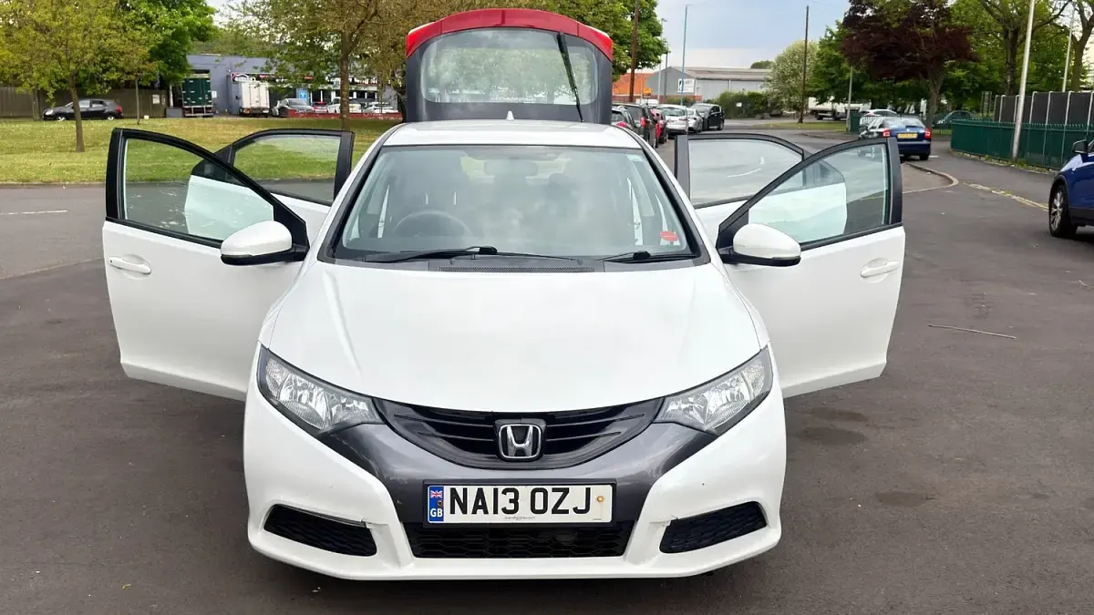 Used Honda Civic SE 2013 White Hatchback